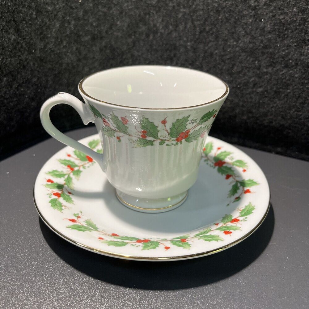 China Pearl Fine NOEL Tea Cup Saucer Set‎ Christmas Holly Berry Holiday